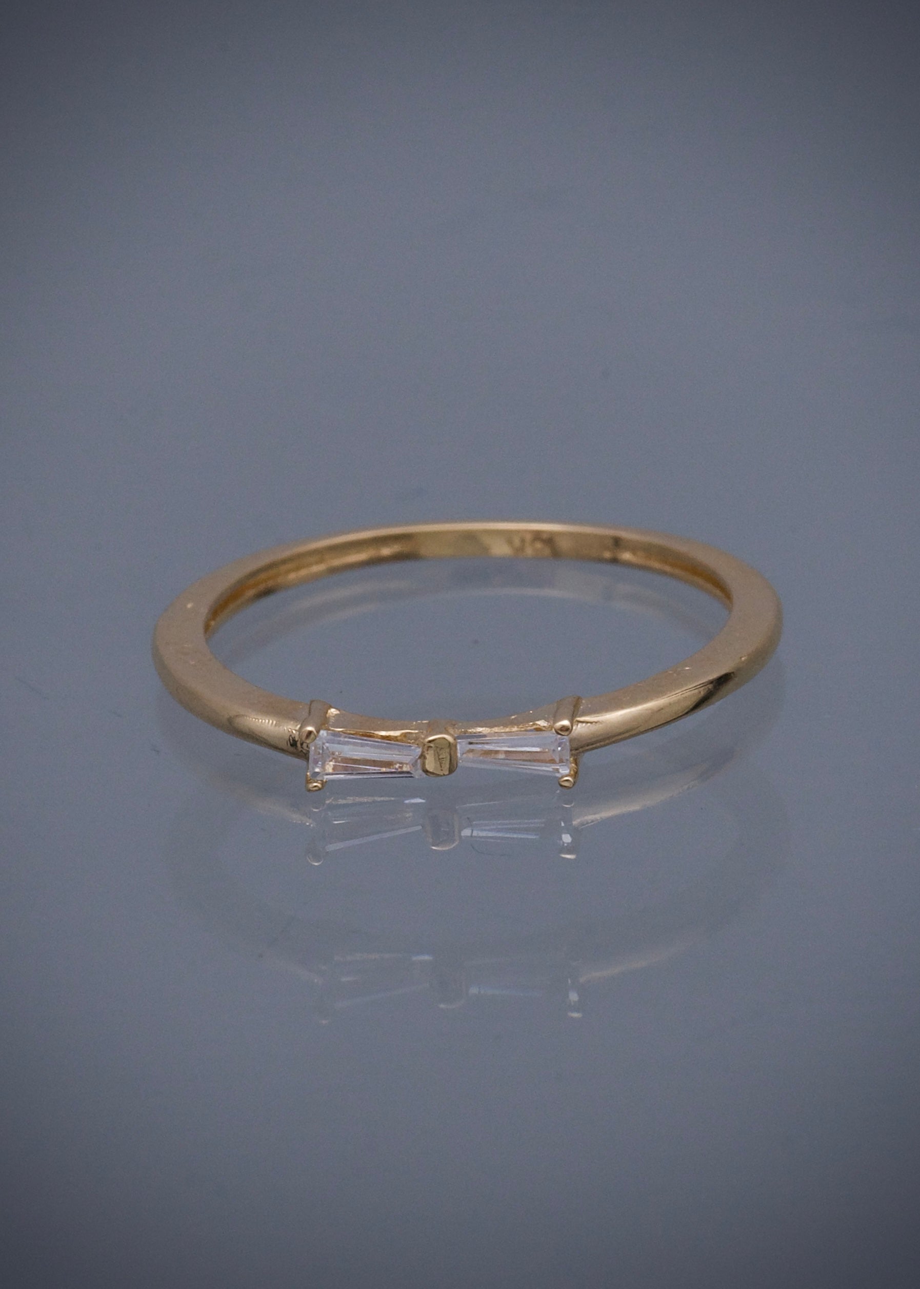 Anillo moño con swarovski blanco 1.2gr / TALLA 5 3/4 / Oro Amarillo Nac M