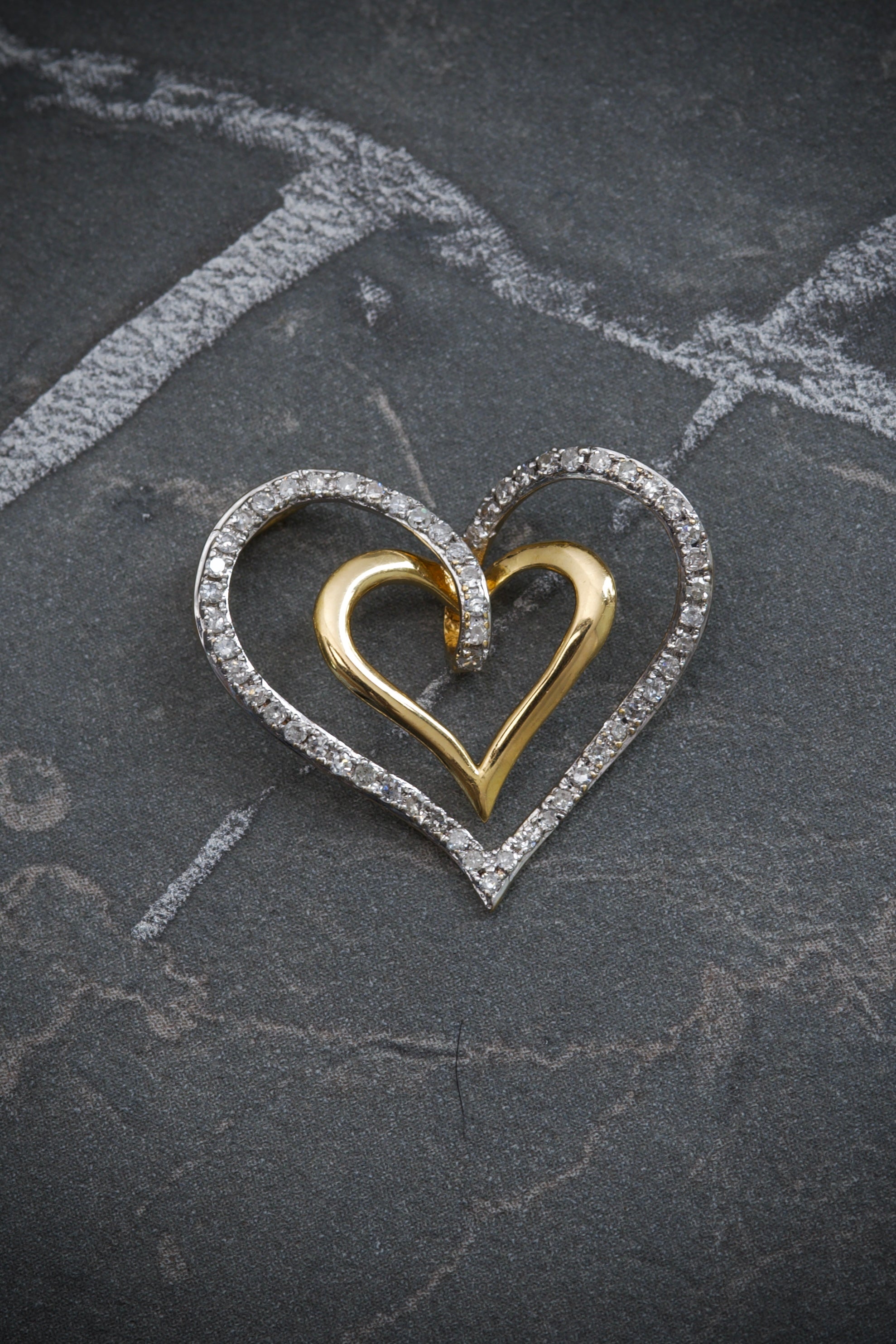 Dije De Corazon 750 Con 55pts De Diamante 1.8gr / Largo 2.0cm / Dos Oros italy cte (Joya) M