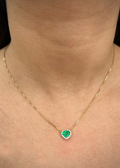 Dije corazon con 70pts de esmeralda y 15pts de diamantes 2.65gr / Largo 40cm / Oro Amarillo italy cte (Joya) P