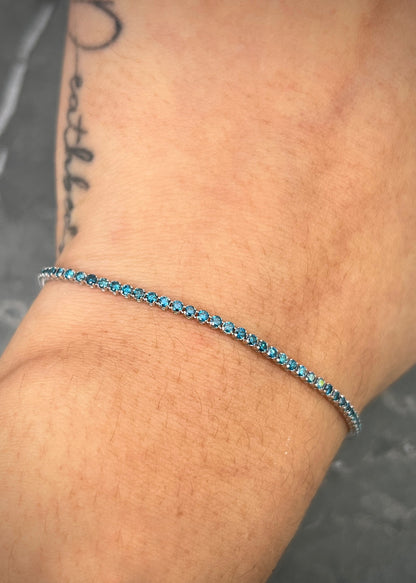 Pulso tenis con 132pts de diamantes azules 2.1gr / Largo 17.5cm / Oro Blanco (Joya) M