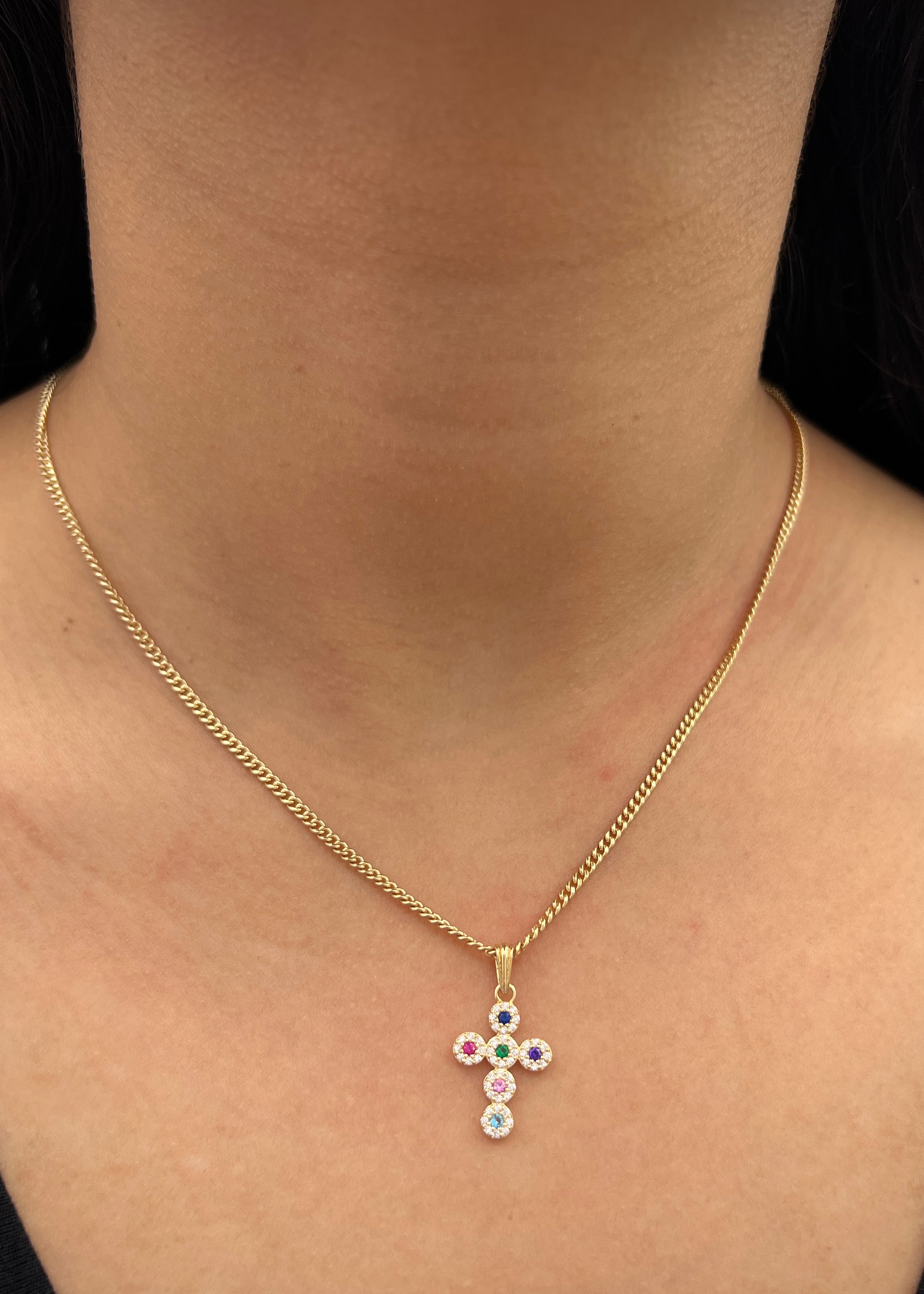 Dije cruz con swarovski multicolor 1.45gr / Largo 2.5cm / Oro Amarillo Nac M