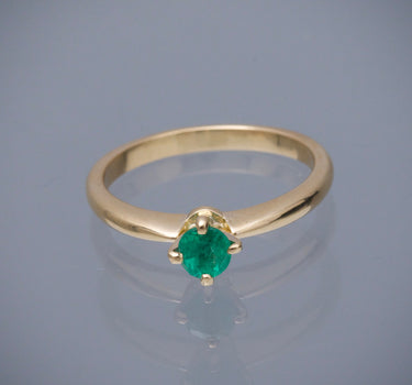Solitario con 36pts de esmeralda 3.1gr / TALLA 6 1/4 / Oro Amarillo (Joya) M