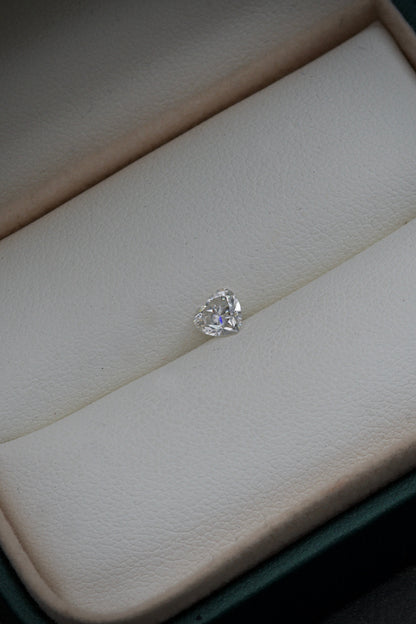 Moissanita De Corazon Blanco Con 50Pts Largo 0.5cm /  (Joya) B