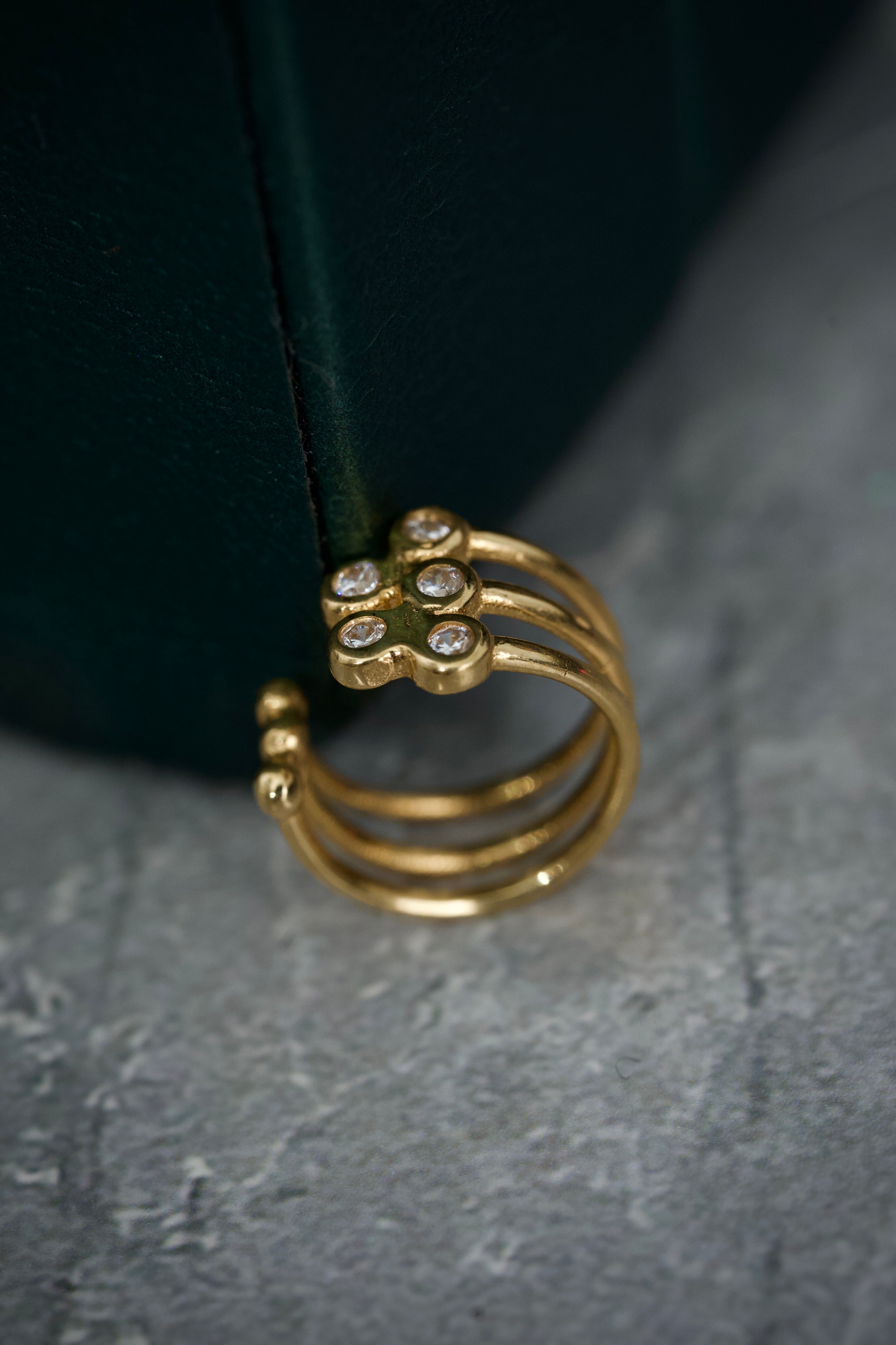 ear cuff de lineas 0.9gr / Oro Amarillo Nac B