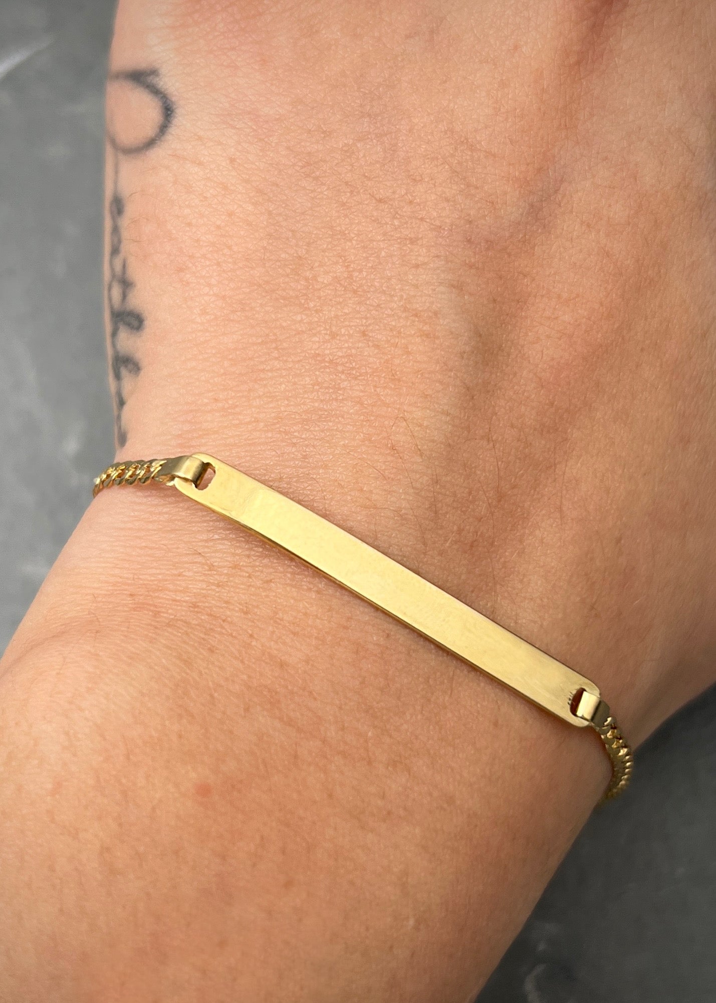 Pulso con placa lisa 3.4gr / Largo 18.5cm / Oro Amarillo italy cte M