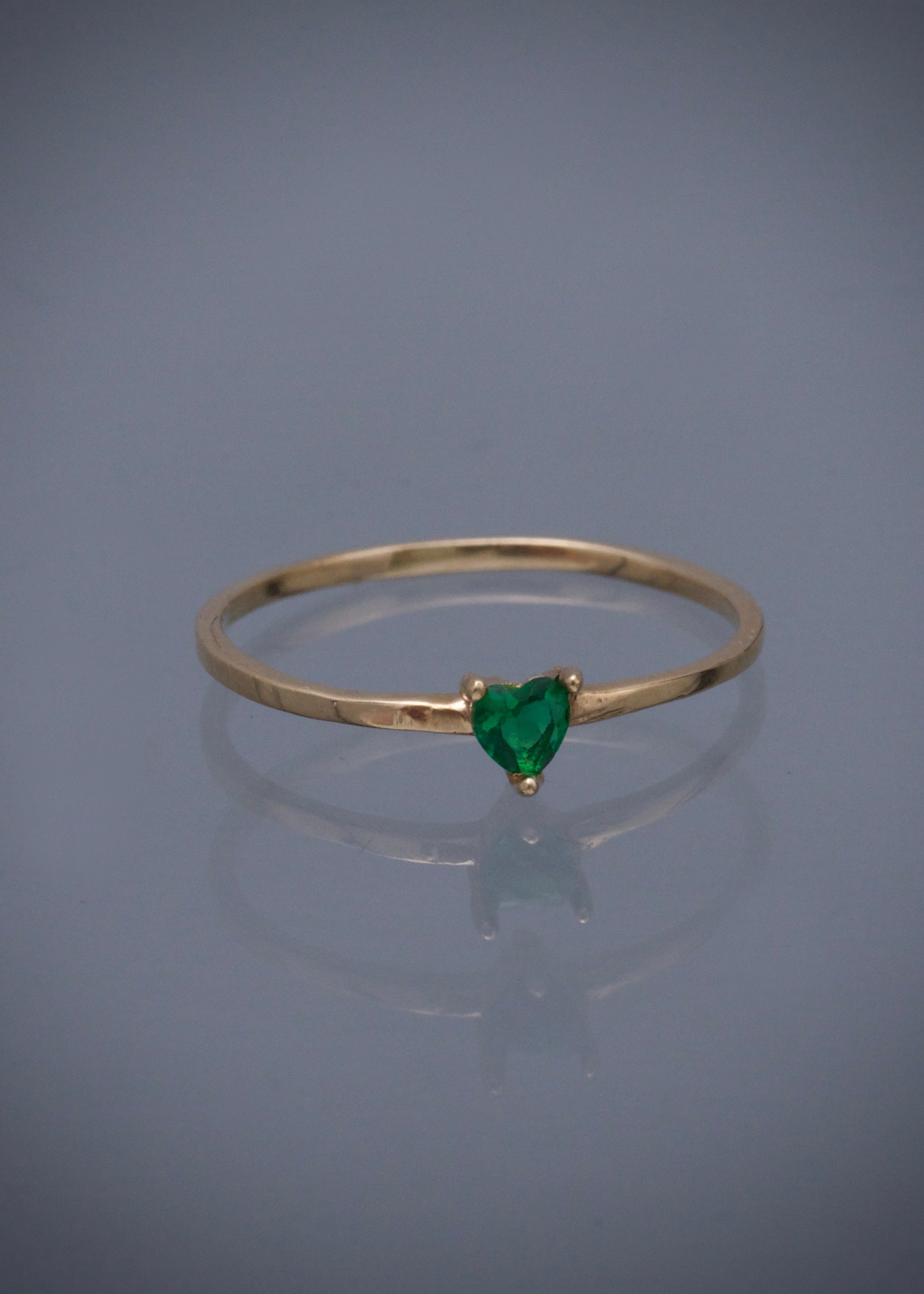 Solitario corazon con swarovski verde 0.8gr / TALLA 5 1/2 / Oro Amarillo Nac P