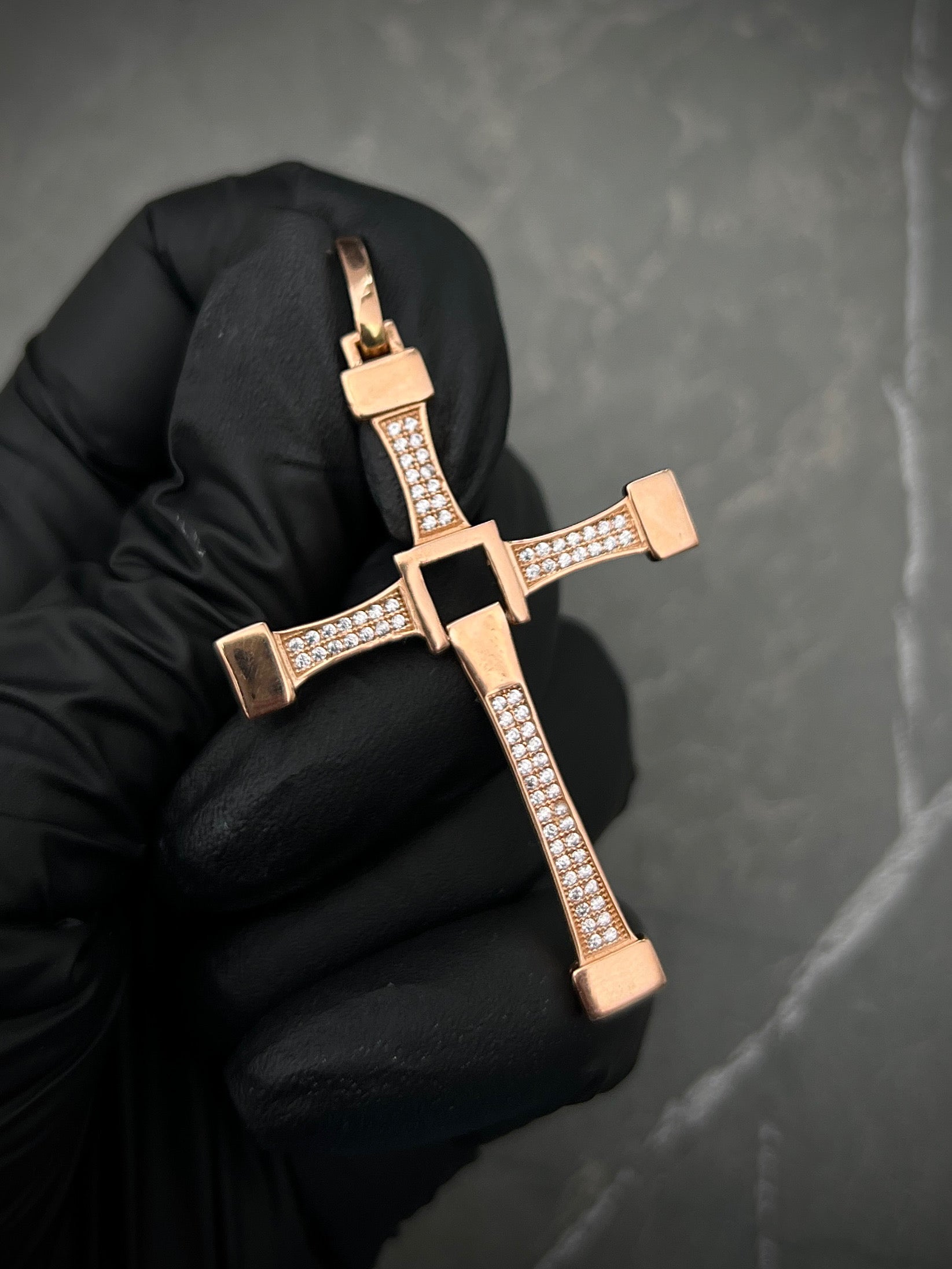 Dije de cruz articulada 6.4gr / Largo 6cm / Oro Rosado Nac M