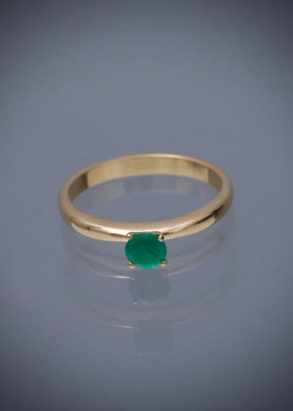 Solitario con 37pts de esmeralda 2.7gr / TALLA 5 3/4 / Oro Amarillo (Joya) P
