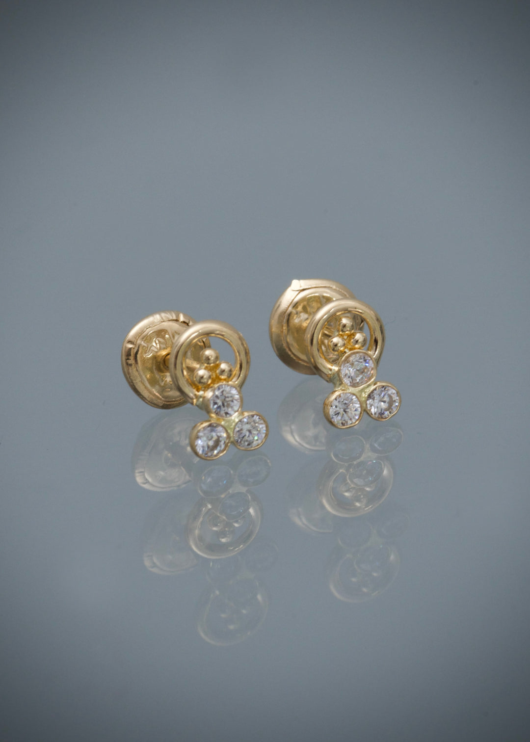 Topos con swarovski blanco 0.85gr / Largo 0.74cm — Oro Amarillo