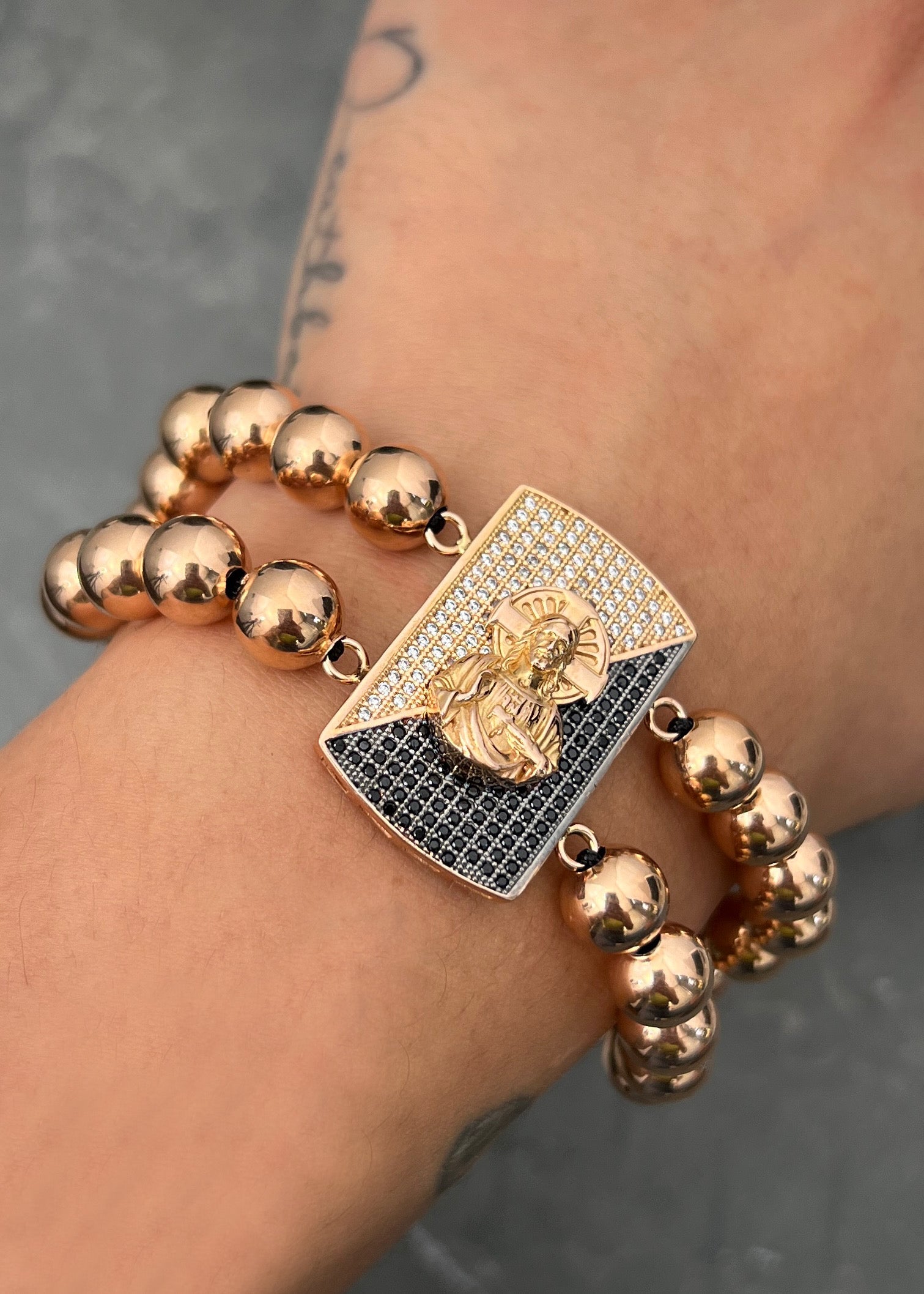 Pulsera en hilo negro con herraje de corazon de jesus 16.2gr / Oro Rosado (Joya) M