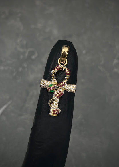 Dije cruz con 60pts de moissanita 3.2gr / Largo 2.9cm / Oro Amarillo (Joya) P