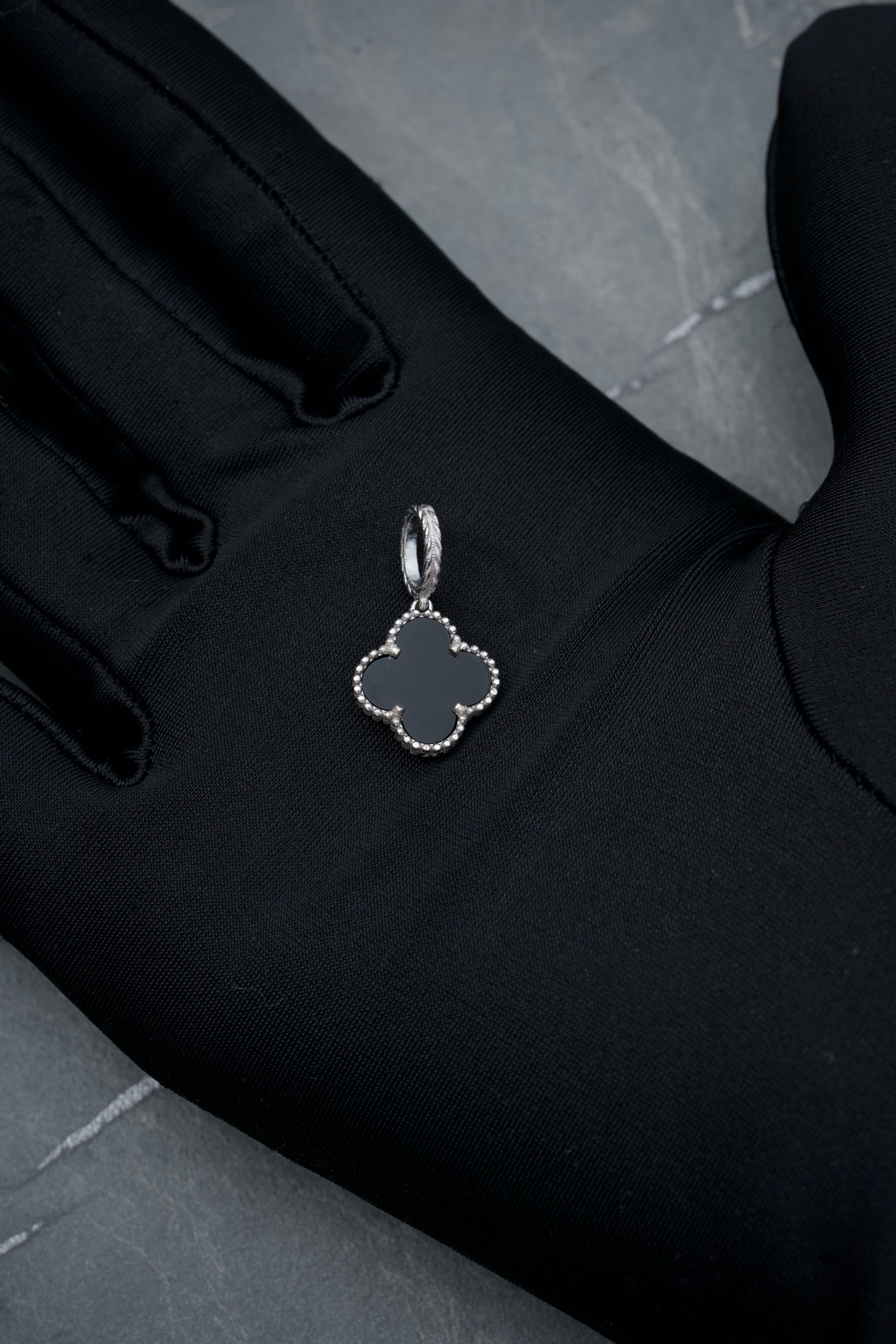 Dije lucky clover 1.9gr / 2cm / Oro Blanco Nac B