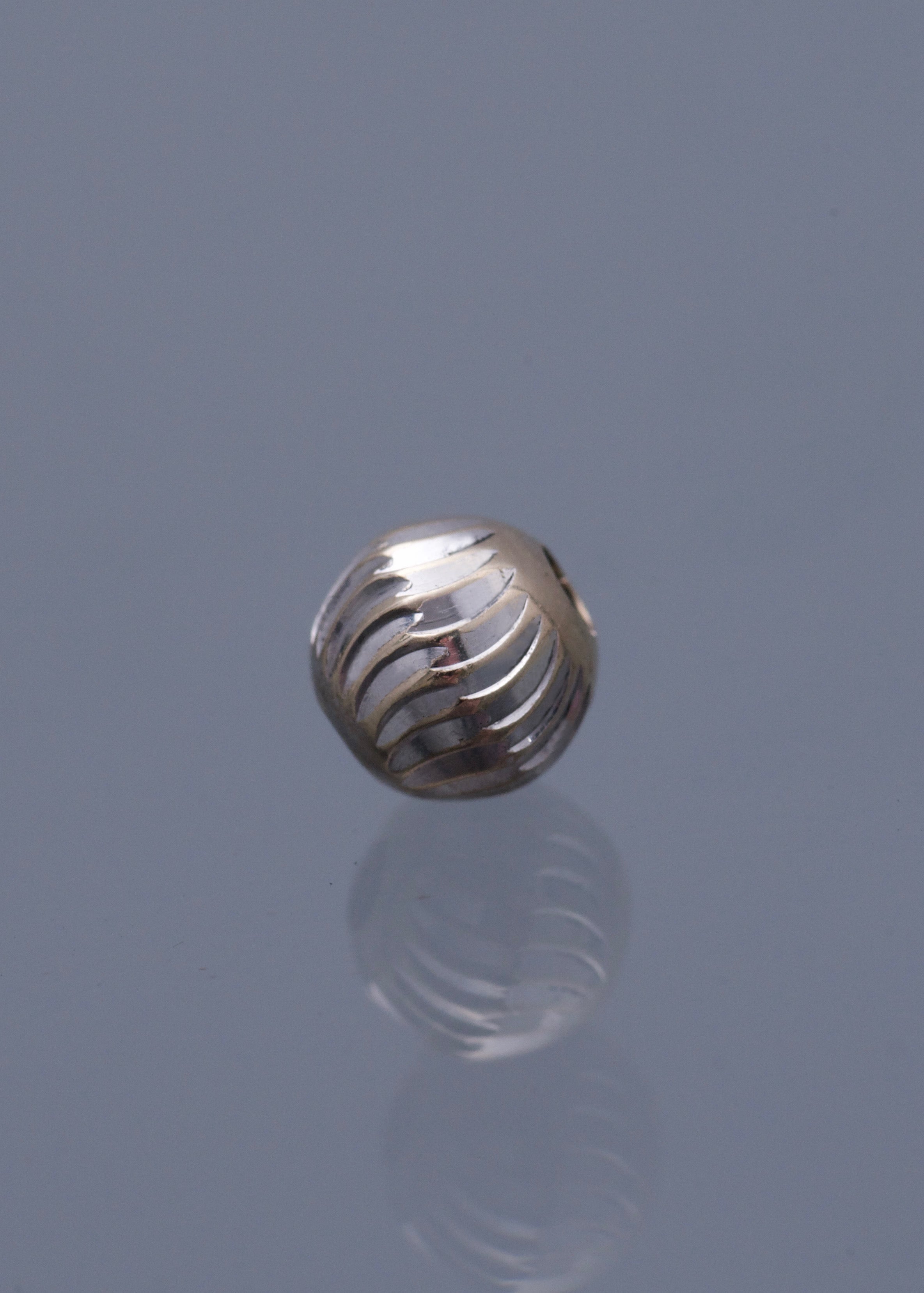 Bolas Diamantada Luna 6mm 0.35gr / Oro blanco Nac B