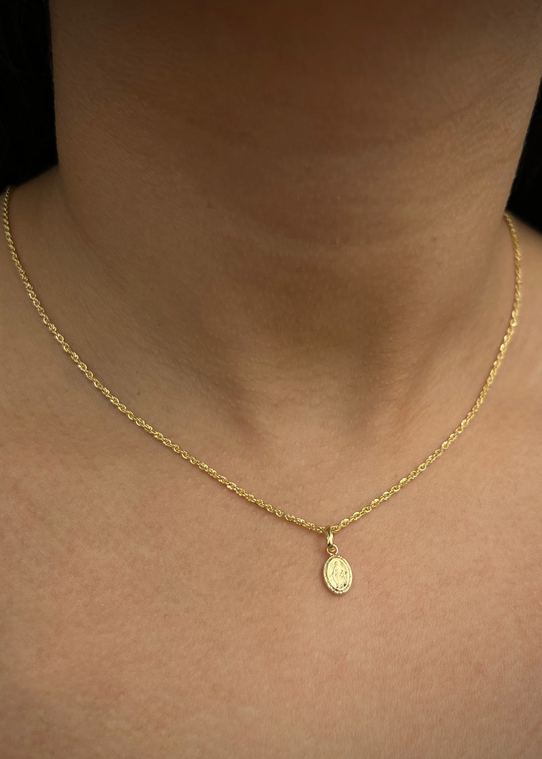 Dije virgen de la milagrosa 0.3gr / Largo 1.4cm — Oro Amarillo
