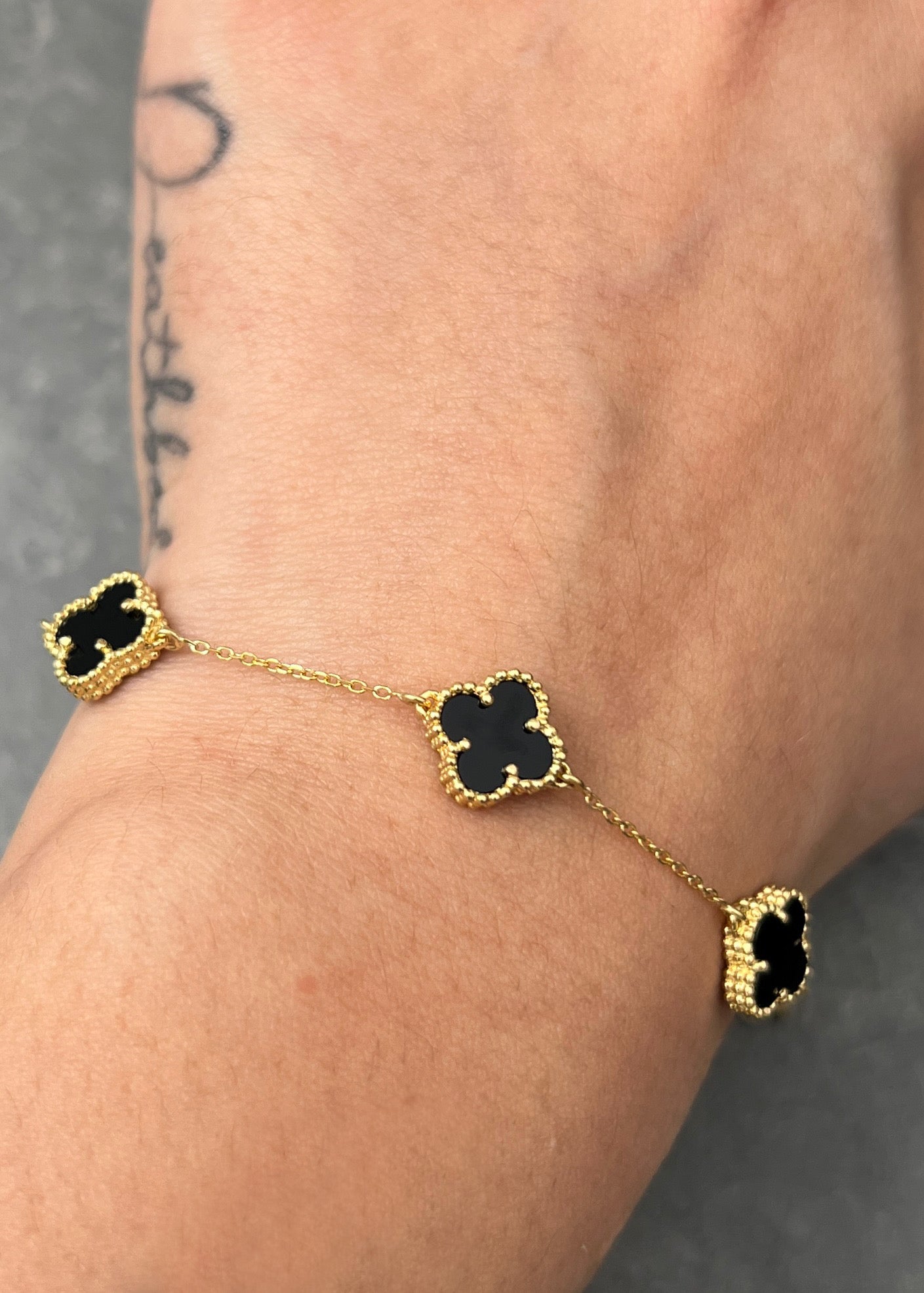 Pulso Lucky clover piedra negra 3gr / Largo 17cm / Oro Amarillo italy cte M