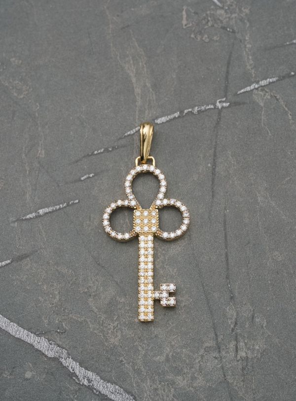 Dije De Llave Con Swarovski 5.75gr / Largo 5.5cm / Oro Amarillo Nac M