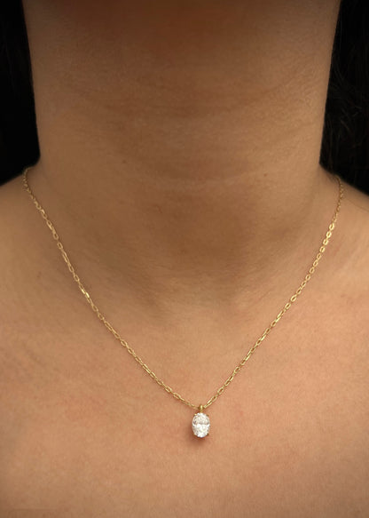 Dije con 115pts de moissanita 1.1gr / Largo 1.2cm / Oro Amarillo (Joya) P