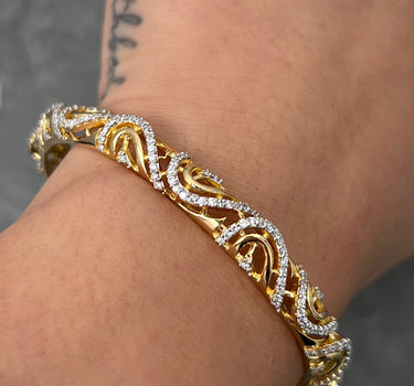 Pulso rustico con 250pts de diamante blanco 28.25gr / Largo 18cm / Oro Amarillo (Joya) M