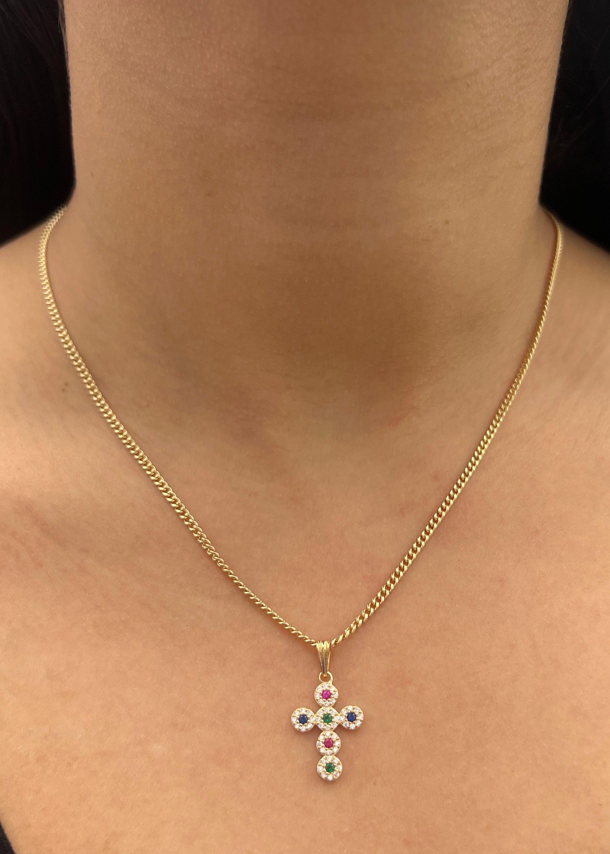 Dije cruz con swarovski multicolor 1.6gr / Largo 2.5cm / Oro Amarillo Nac B
