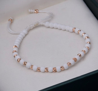 Pulsera en hilo blanco con bolas diamantadas 1.2gr / Oro Rosado (Joya) M