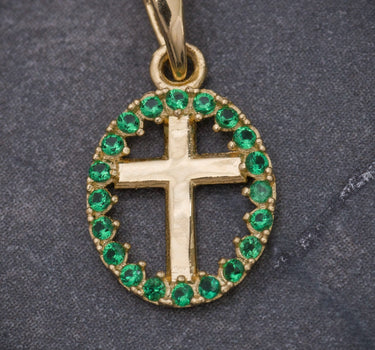 Dije medalla de cruz con swarovski verde 0.7gr / largo 1.8cm / Oro Amarillo Nac M