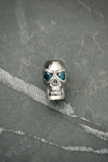 Herraje De Calavera Con Diamantes Azules 13Pts 3.45gr / Largo 1.1 cm / Oro Blanco (Joya) B