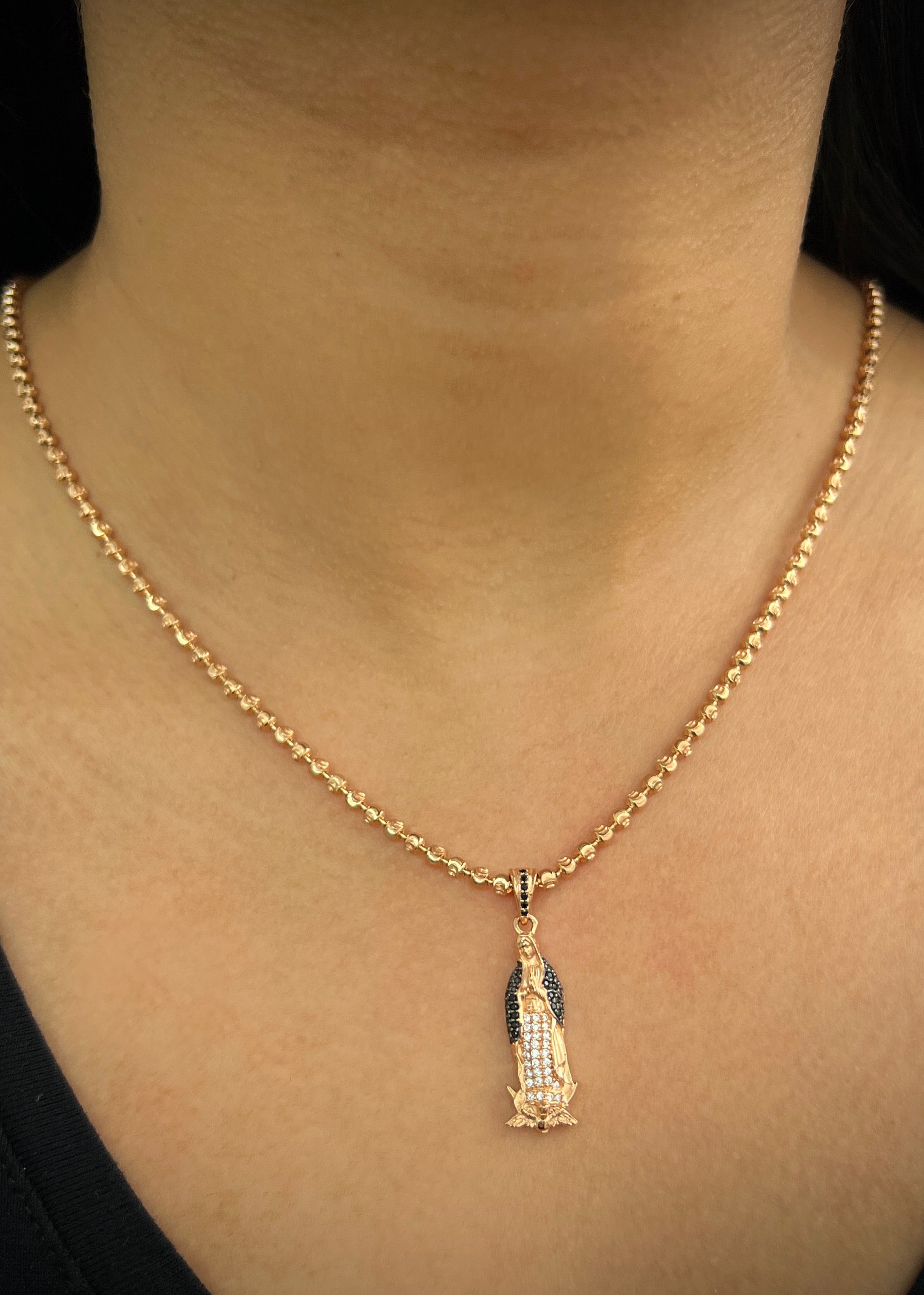 Dije virgen de guadalupe con swarovski negro 2gr / Largo 2.8cm / Oro Rosado Nac M