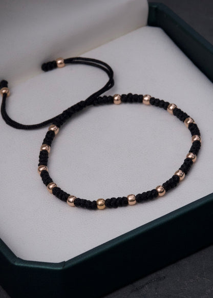 Pulsera en hilo negro con bolas lisas 0.75gr / Oro Rosado (Joya) M