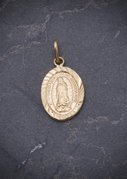 Dije virgen de guadalupe 0.95gr / Largo 2.2cm / Oro Amarillo Nac B