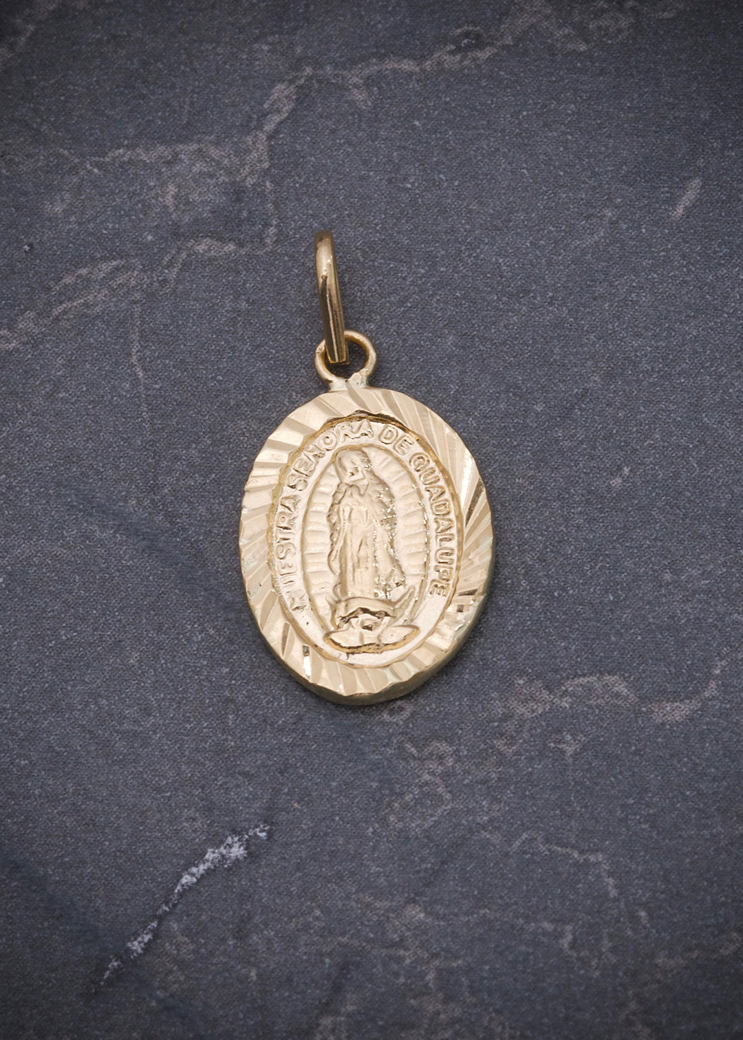 Dije virgen de guadalupe 0.9gr / Largo 2.2cm — Oro Amarillo