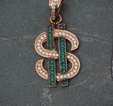Dije Signo Peso Con Swarovski Verde Y Blanco 3.9gr / Largo 3.2cm / Oro Rosado Nac M