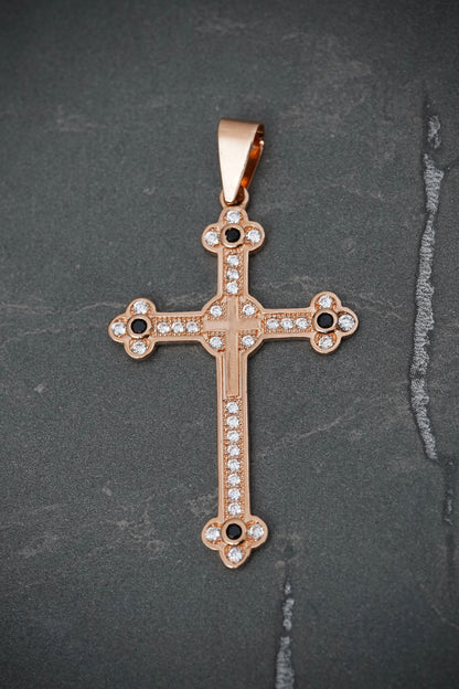 Dije Cruz Rustica Con Swarovski blanco Y Negro 6.1gr / Largo 5.7cm / Oro Rosado Nac M