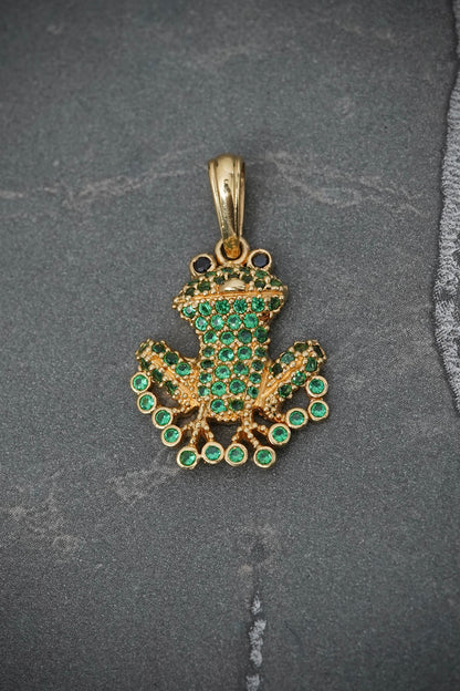 Dije Rana Con Swarovski Verde 2.75gr / Largo 2.6cm / Oro Amarillo Nac M