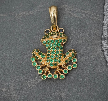 Dije Rana Con Swarovski Verde 2.75gr / Largo 2.6cm / Oro Amarillo Nac M