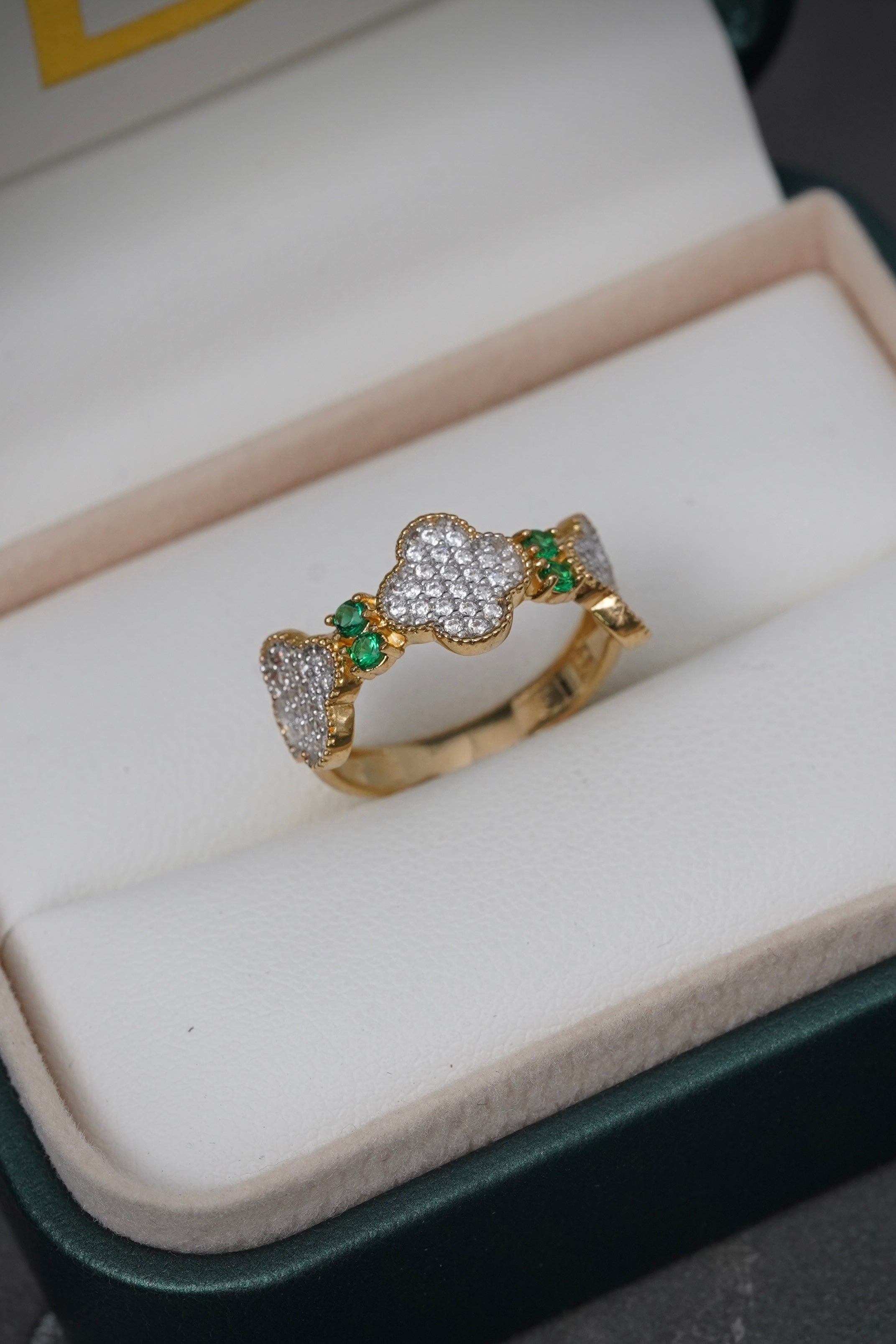 Anillo lucky clover con swarovski blanco y verde 3.05gr / TALLA 6 / Oro Amarillo Nac B