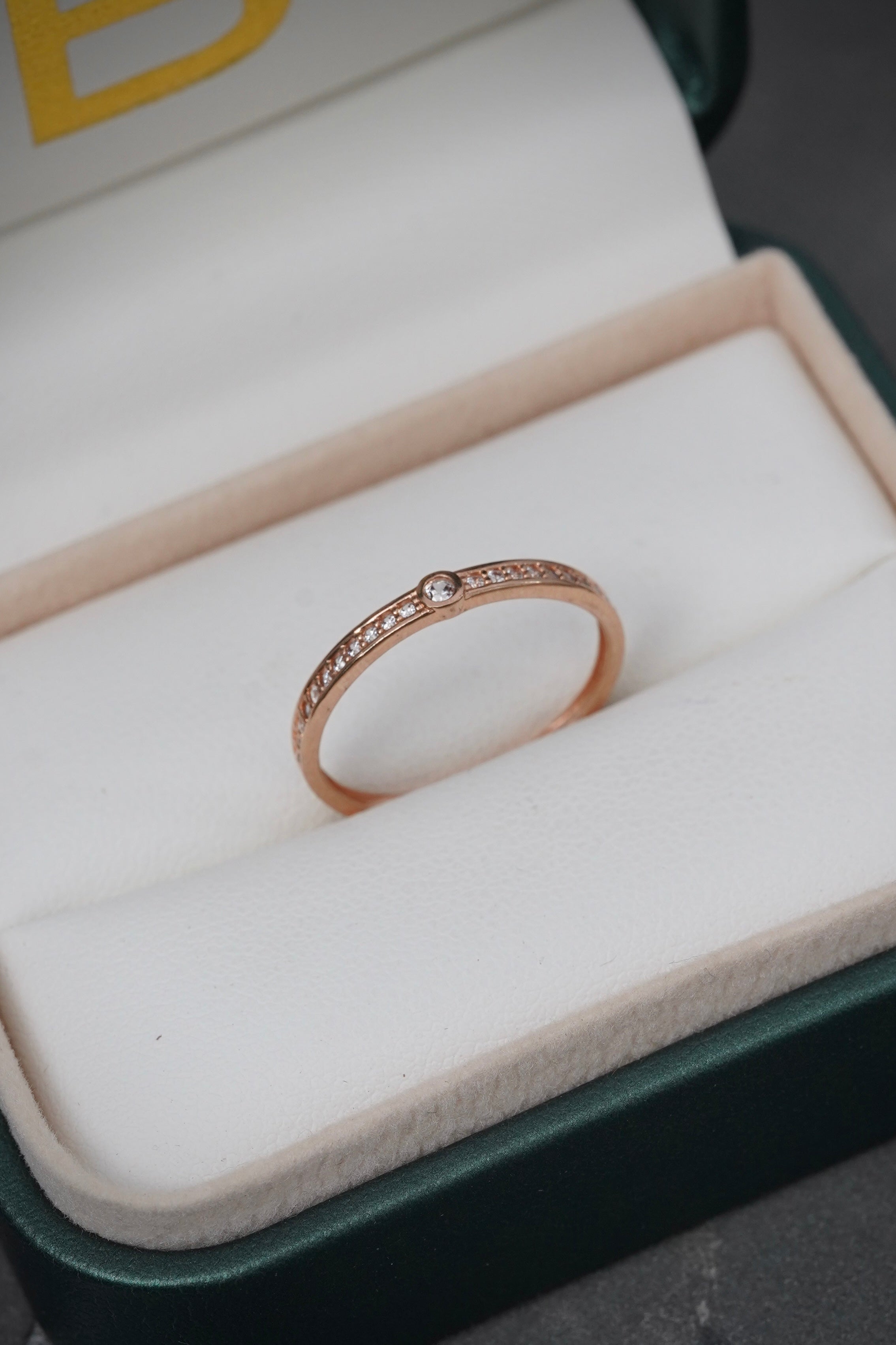 Anillo con swarovski blanco 1.45gr / TALLA 7 3/4 / Oro Rosado Nac B