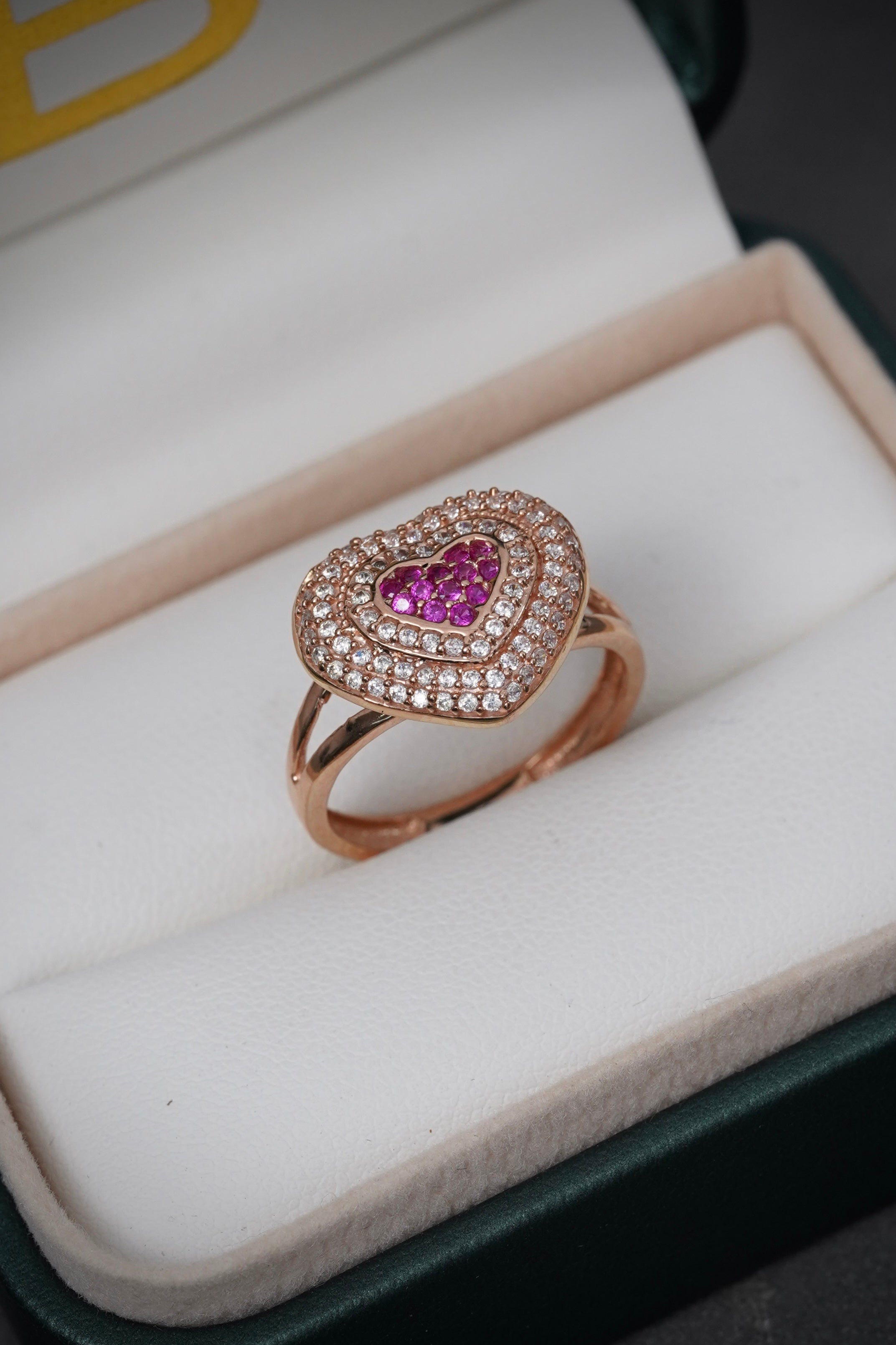 Anillo Corazon SWarovski Blanco Y Fucsia 4.45gr / TALLA 7 1/2 / Oro Rosado Nac P