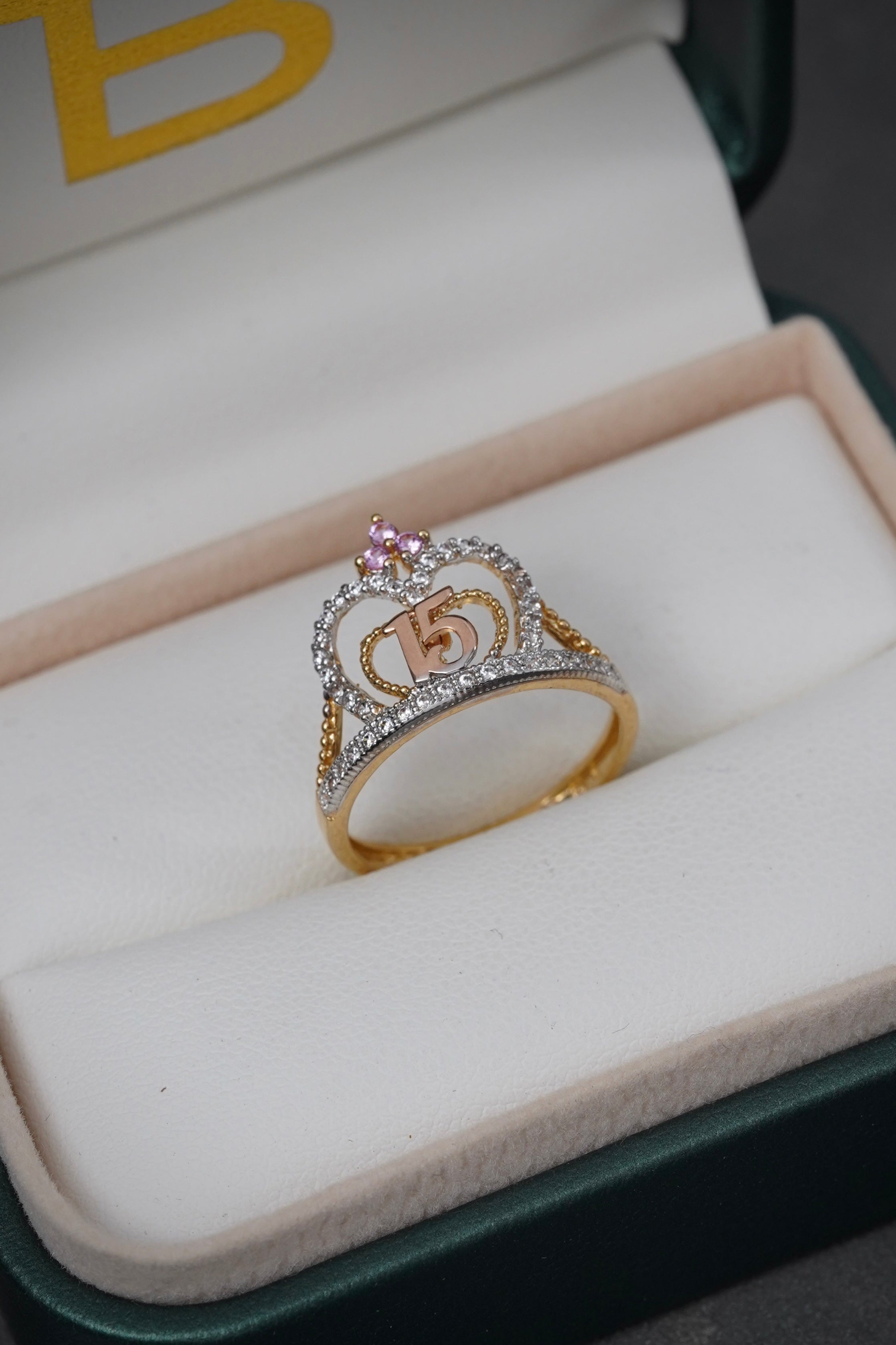 Anillo Corona De 15`s Con Swarovski 2.6gr / TALLA 6 1/4 / Tres Oros Nac P