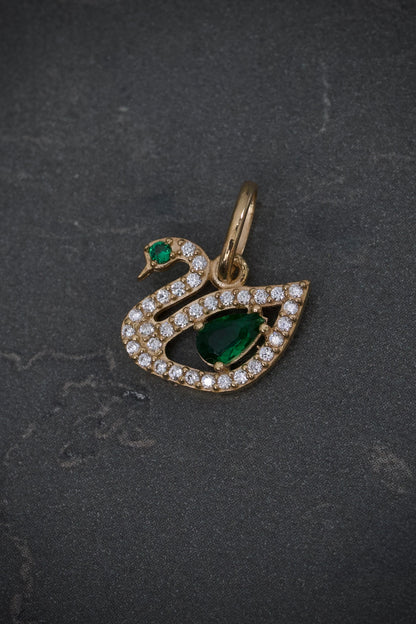 Dije Cisne Con Swarovski Verde Y Blanco 1.1gr / Largo 1.5cm / Oro Amarillo Nac M