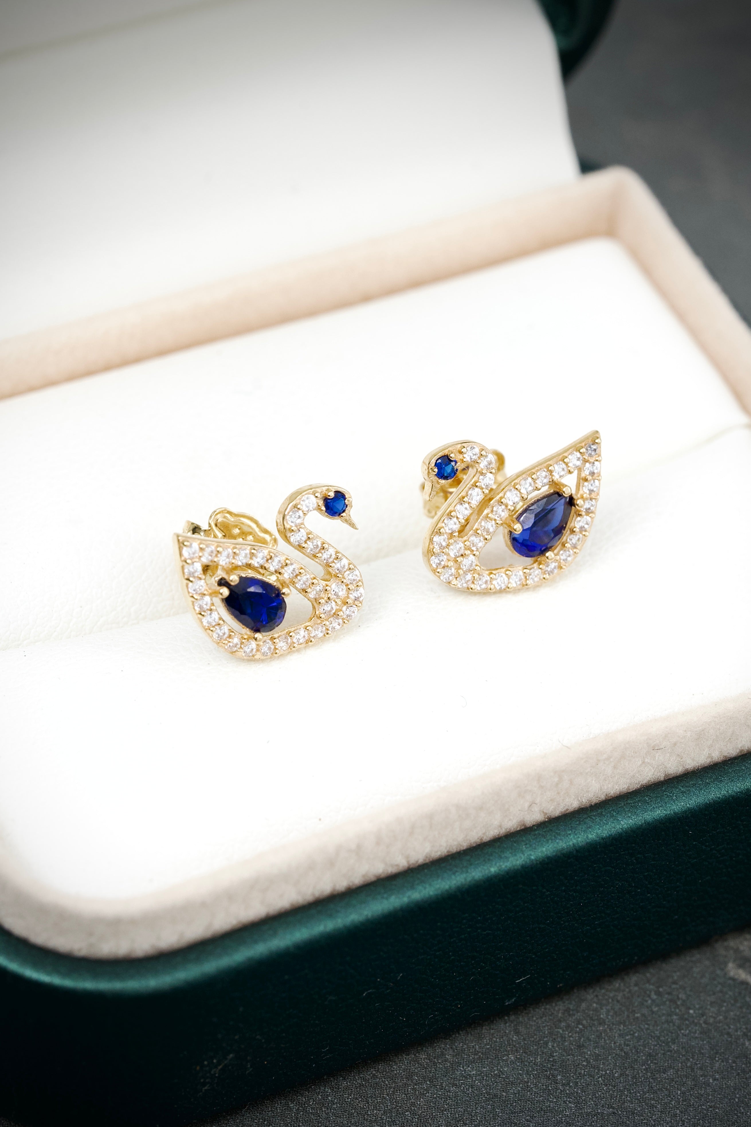 Topos Cisne Con Swarovski Azul Y Blanco 2.55gr / Largo 1.1cm / Oro Amarillo Nac B