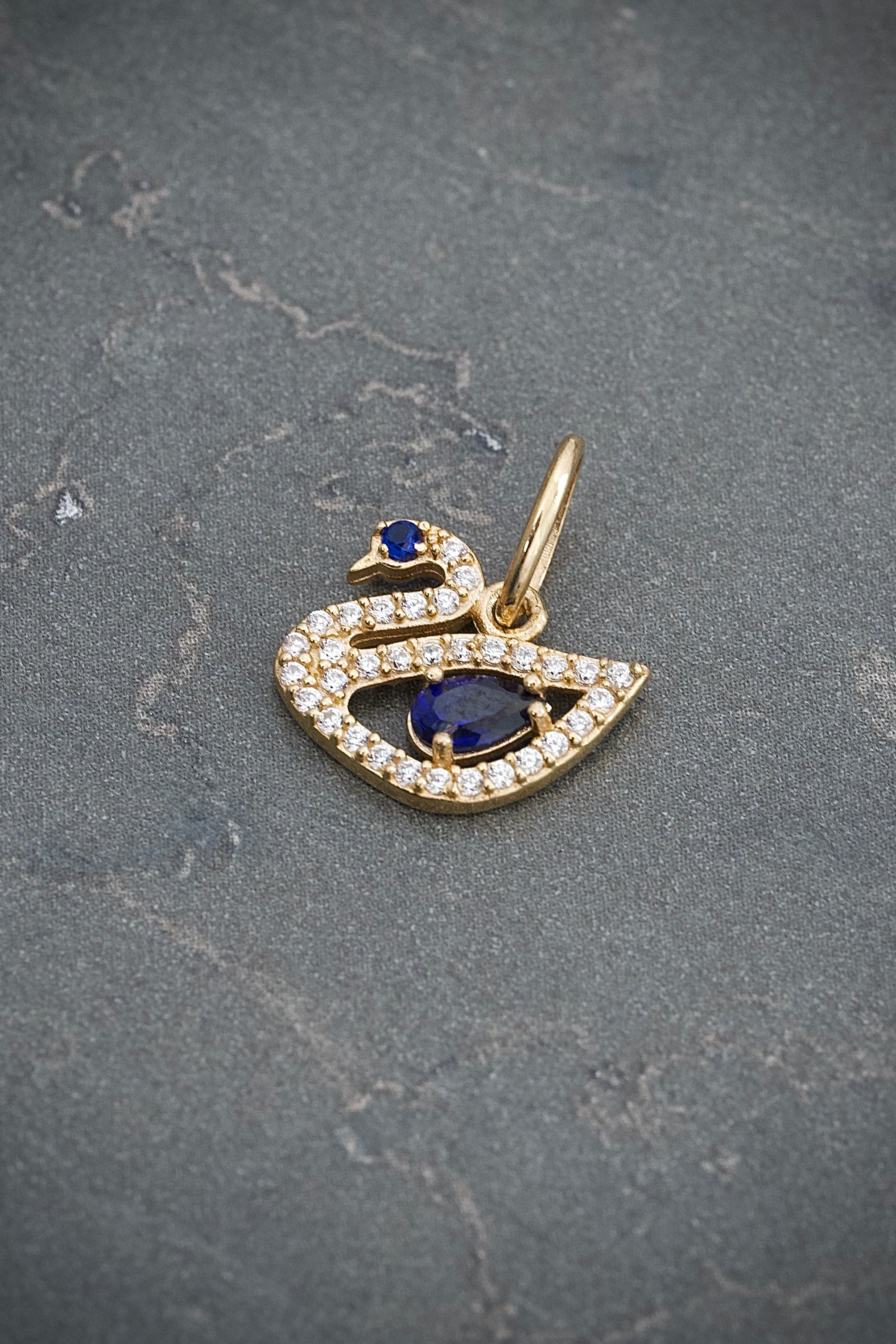 Dije Cisne Con Swarovski Azul Y Blanco 1.1gr / Largo 1.5cm / Oro Amarillo Nac B