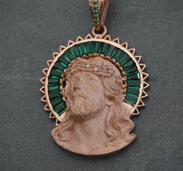 Dije jesus con swarovski verde 8.35gr / Largo 4.5cm / Oro Rosado Nac B
