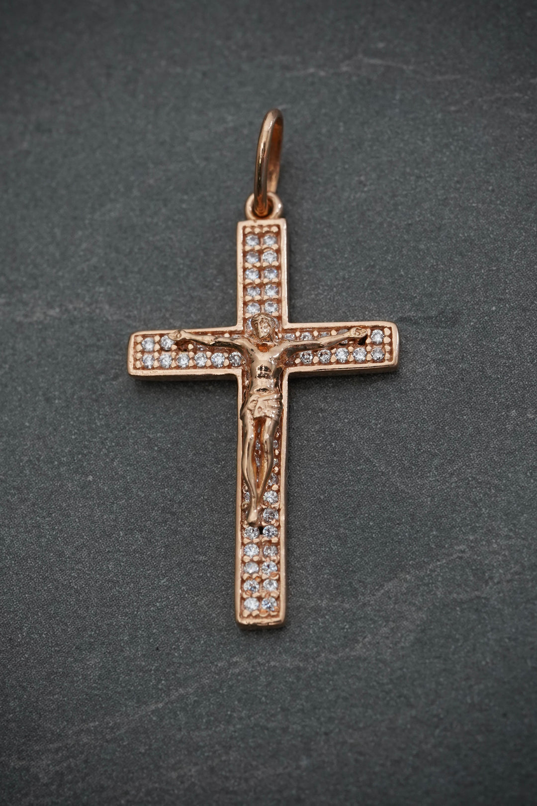 Dije cruz con swarovski blanco 2.5gr / Largo 3.5cm — Oro Rosado