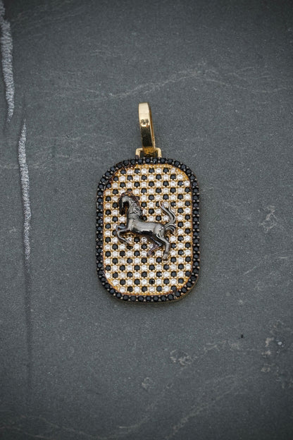 Dije caballo con swarovski negro y blanco 5.5gr / Oro Amarillo Nac P