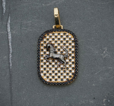 Dije caballo con swarovski negro y blanco 5.5gr / Oro Amarillo Nac P