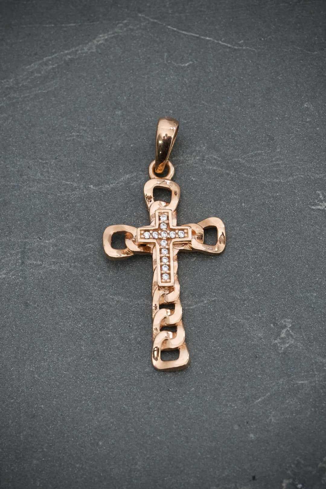 Dije cruz con swarovski blanco 3.25gr / Largo 3.5cm — Oro Rosado