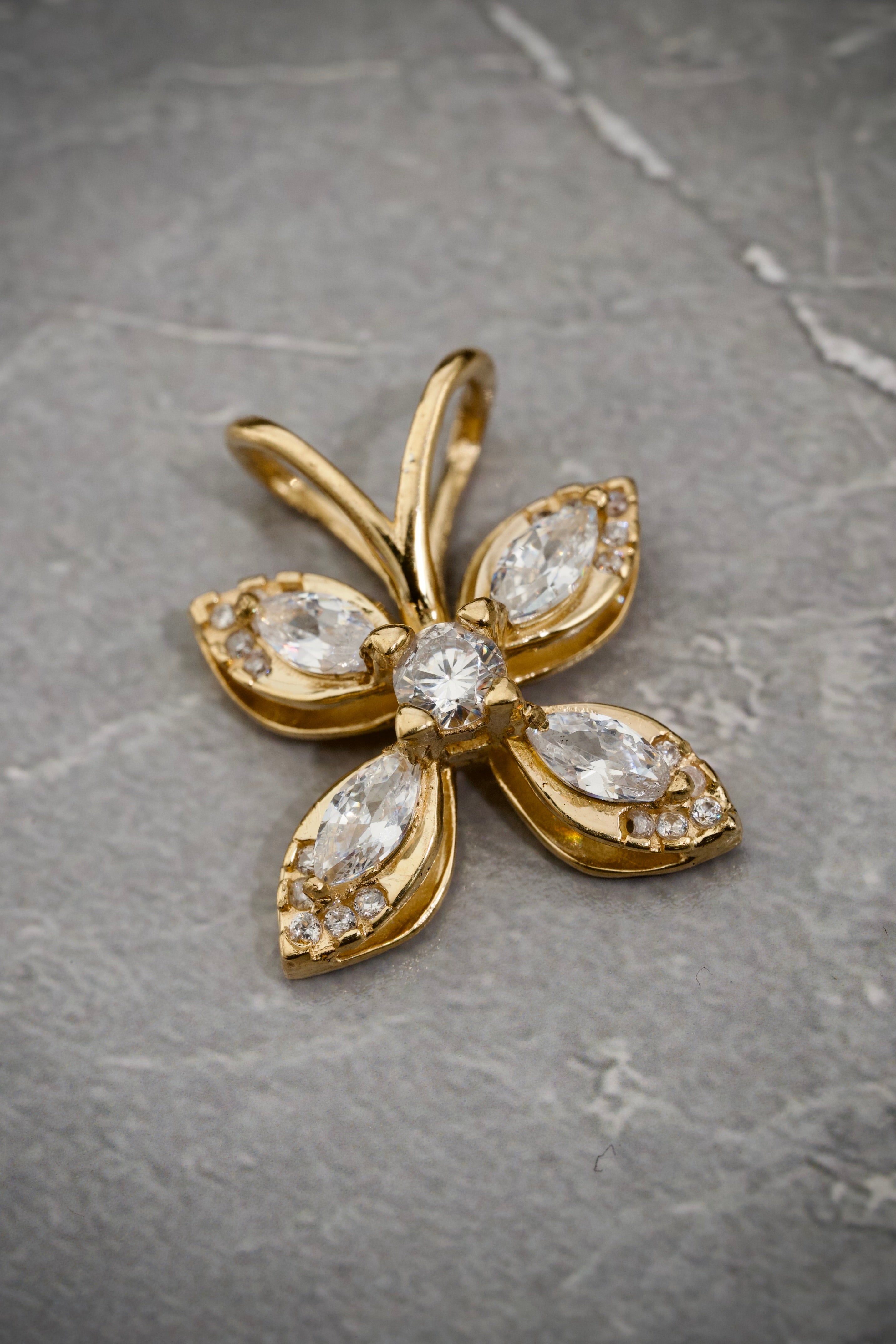 Dije de mariposa 3.2gr / 2cm / Oro Amarillo Nac M
