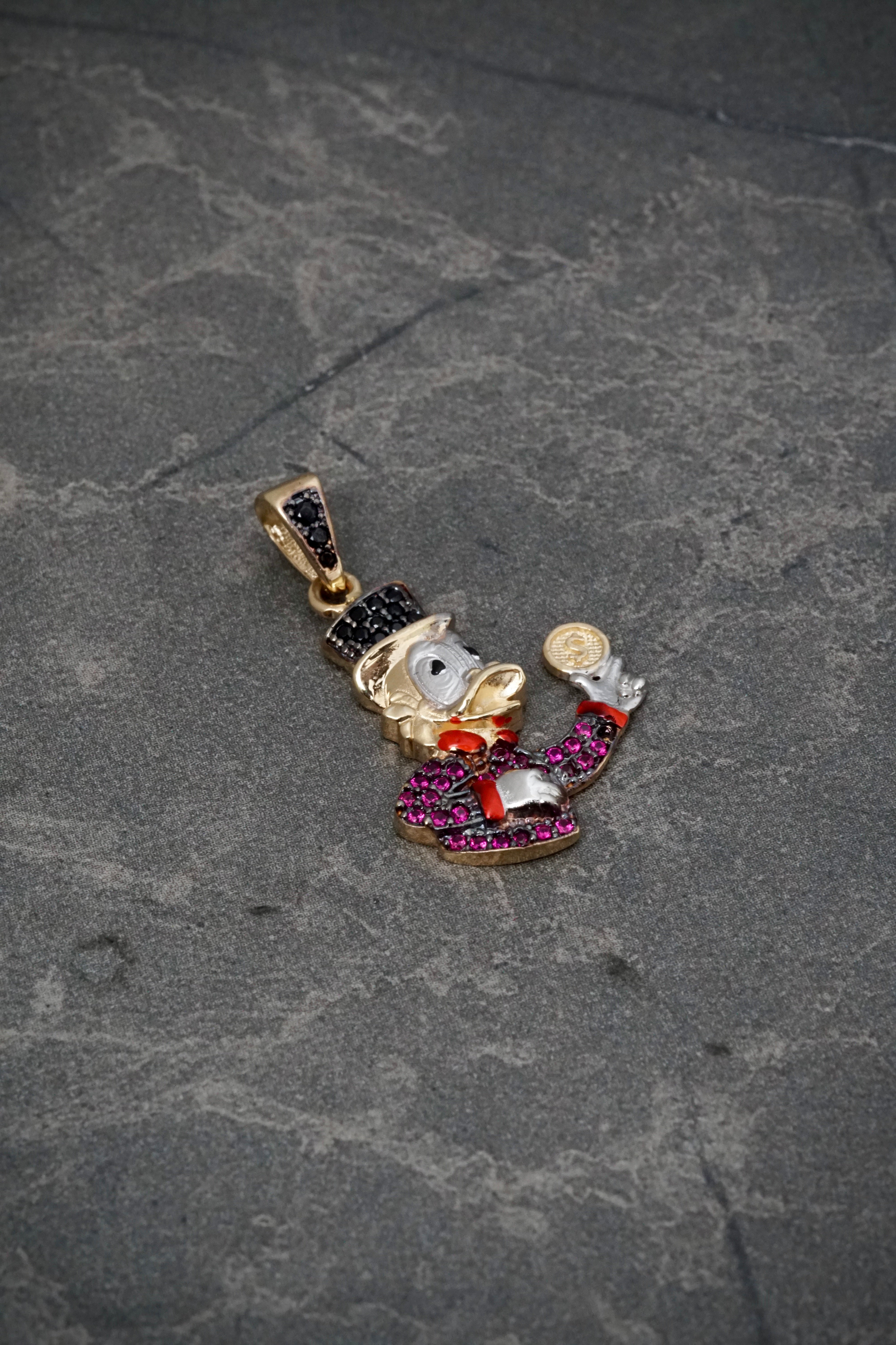 Dije tio rico con swarovski fucsia y negro 3.15gr / Largo 3cm / Oro Amarillo Nac P