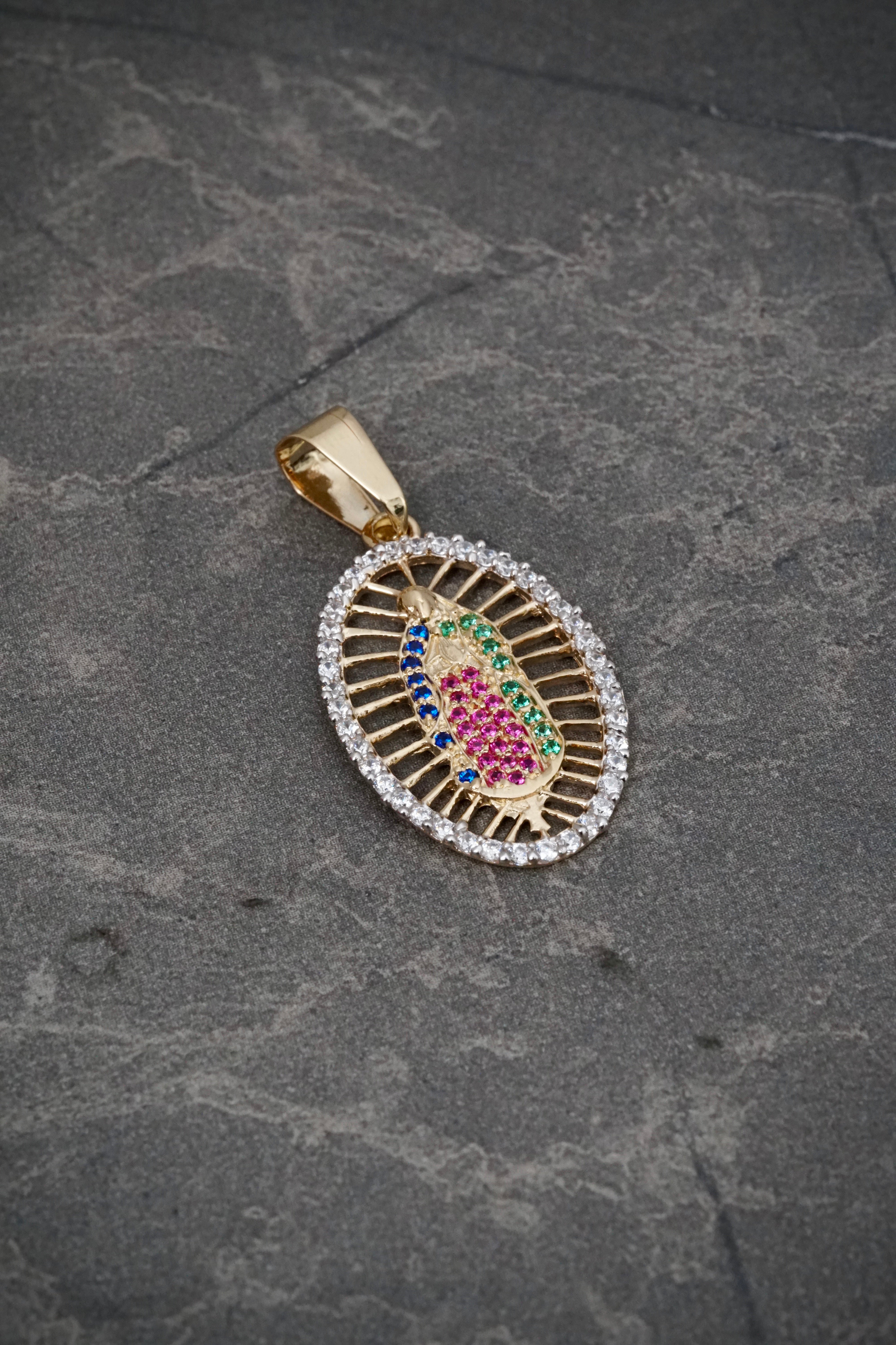 Dije virgen de guadalupe con swarovski multicolor 2.9gr / Largo 3.4cm / Oro Amarillo Nac P
