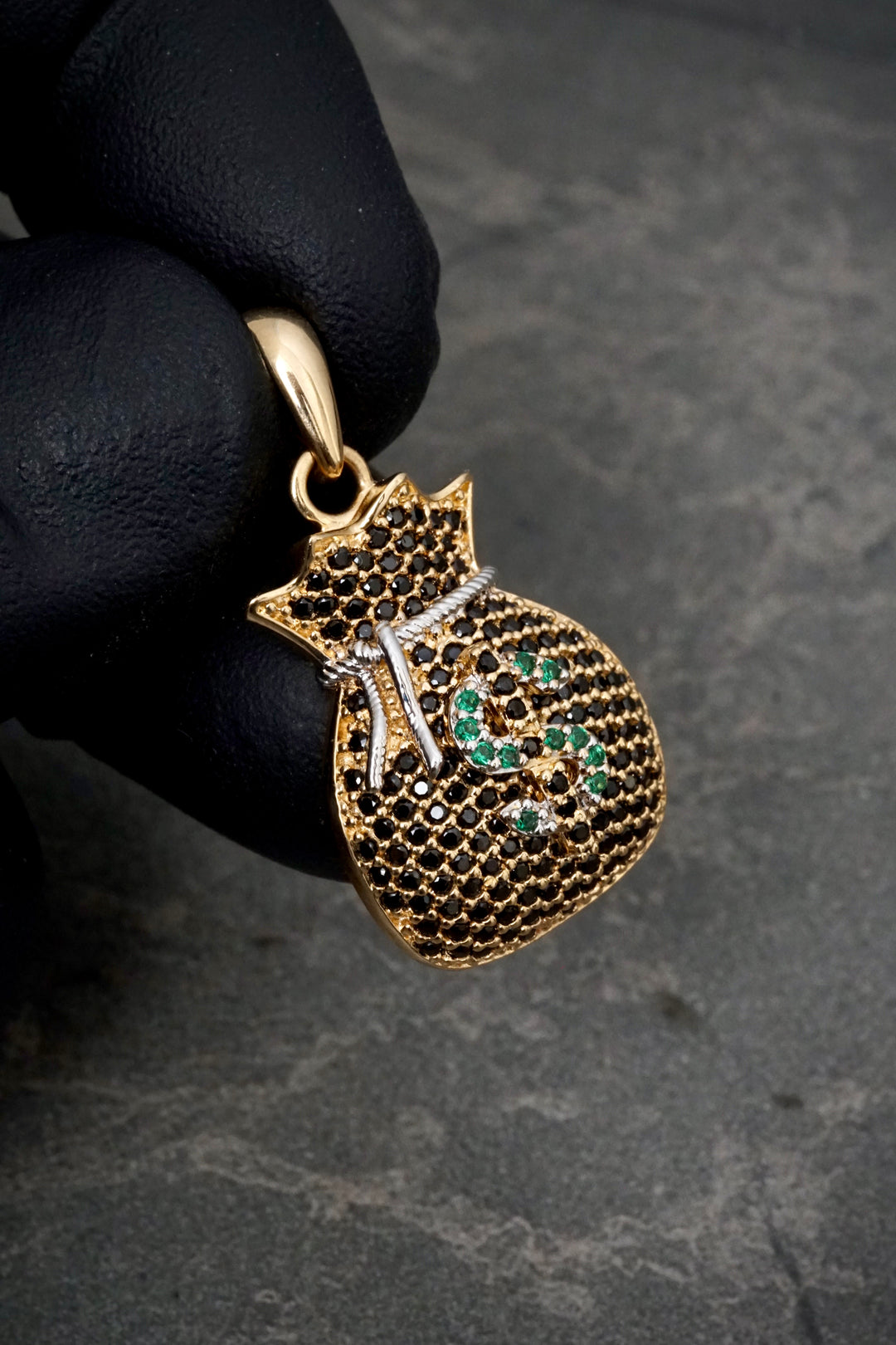 Dije bolsa de dinero con swarovski negro y verde 4.45gr / Largo 3cm — Oro Amarillo